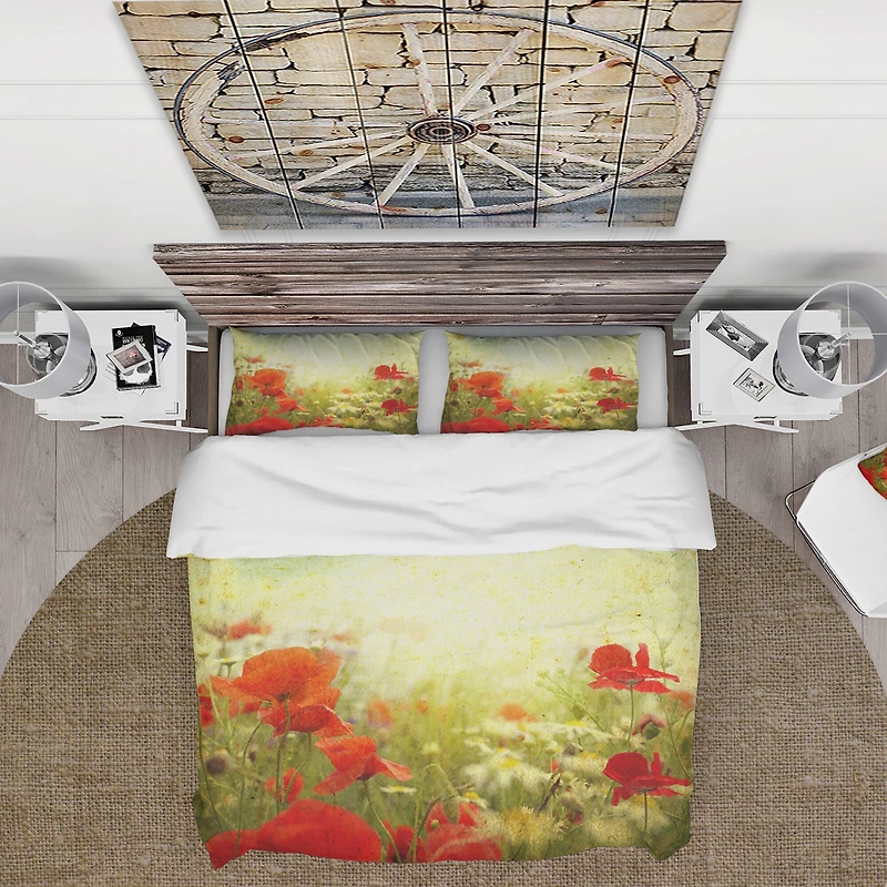 Designart 'Grunge Background with Red Poppies' Country Bedding Set