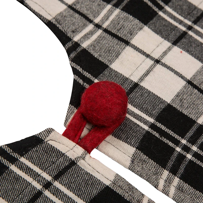 Glitzhome® Black & White Plaid Stockings & Tree Skirt Set