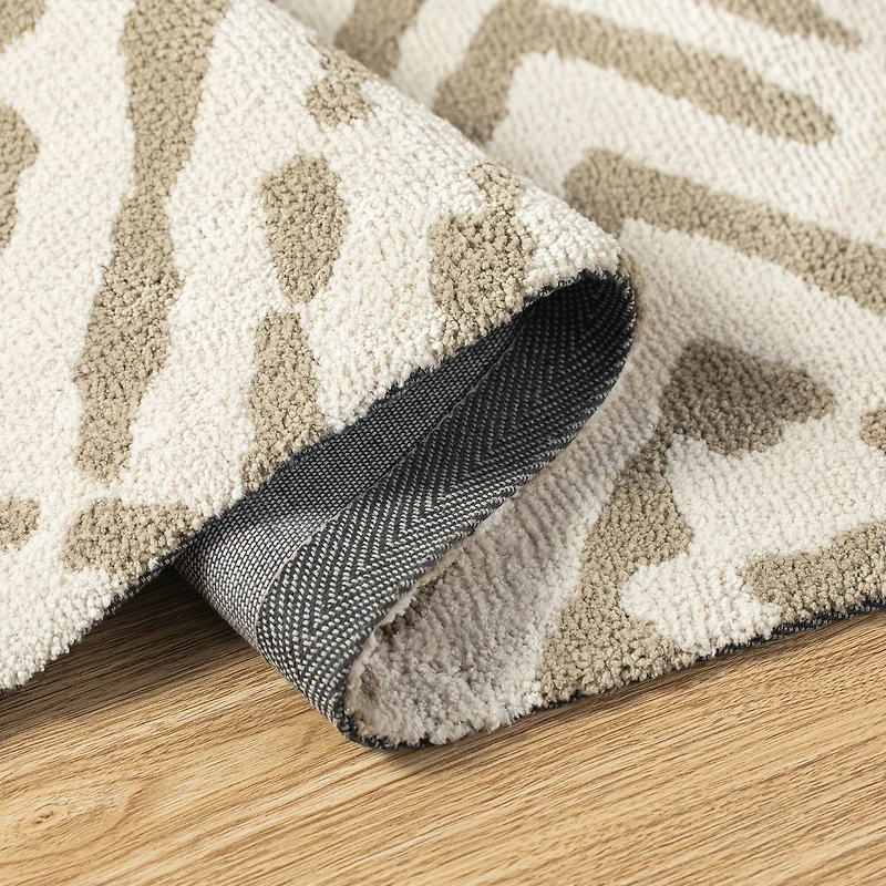 Glitzhome® 8ft. x 10ft. Ivory & Tan Geometric Area Rug