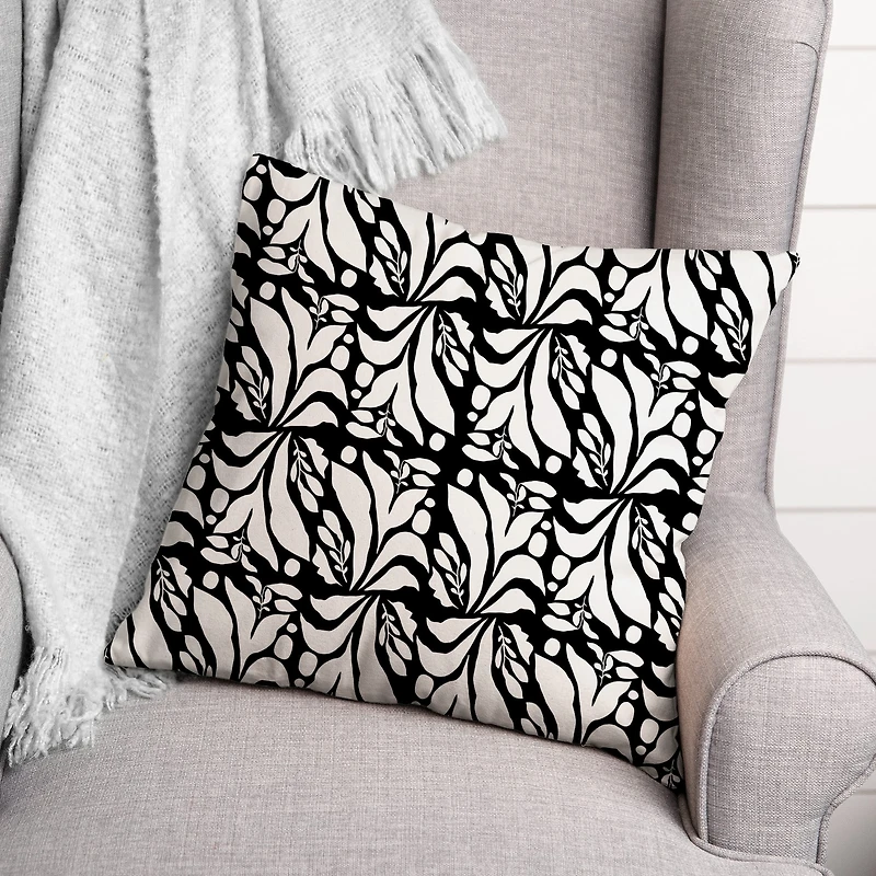 18" Fun Foliage Indoor/Outdoor Pillow