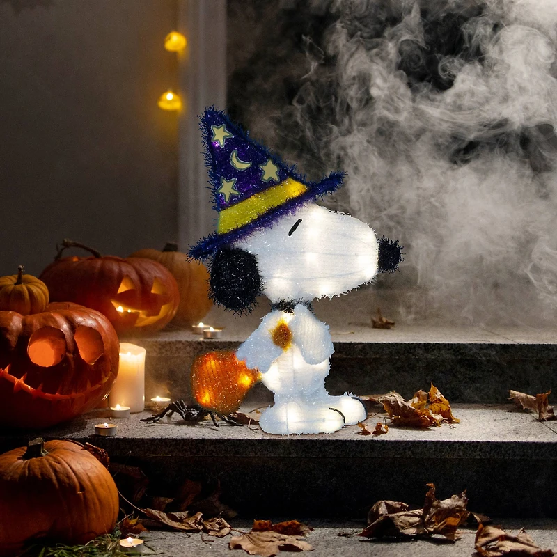 18" LED Peanuts Wizard Snoopy Yard Art