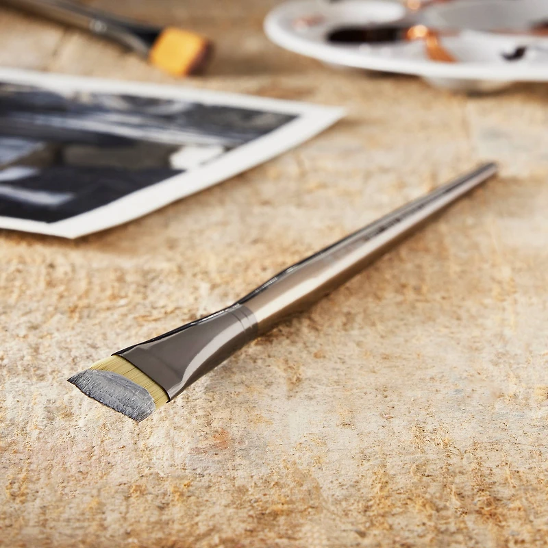 Zen™ Series 93 Short Handle Angle Shader Brush