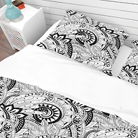 Designart 'Monochrome Abstract Floral Pattern' Bohemian & Eclectic Bedding Set