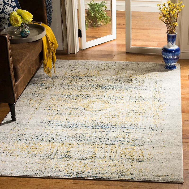 Evoke Distressed Medallion 4' X 6' Area Rug