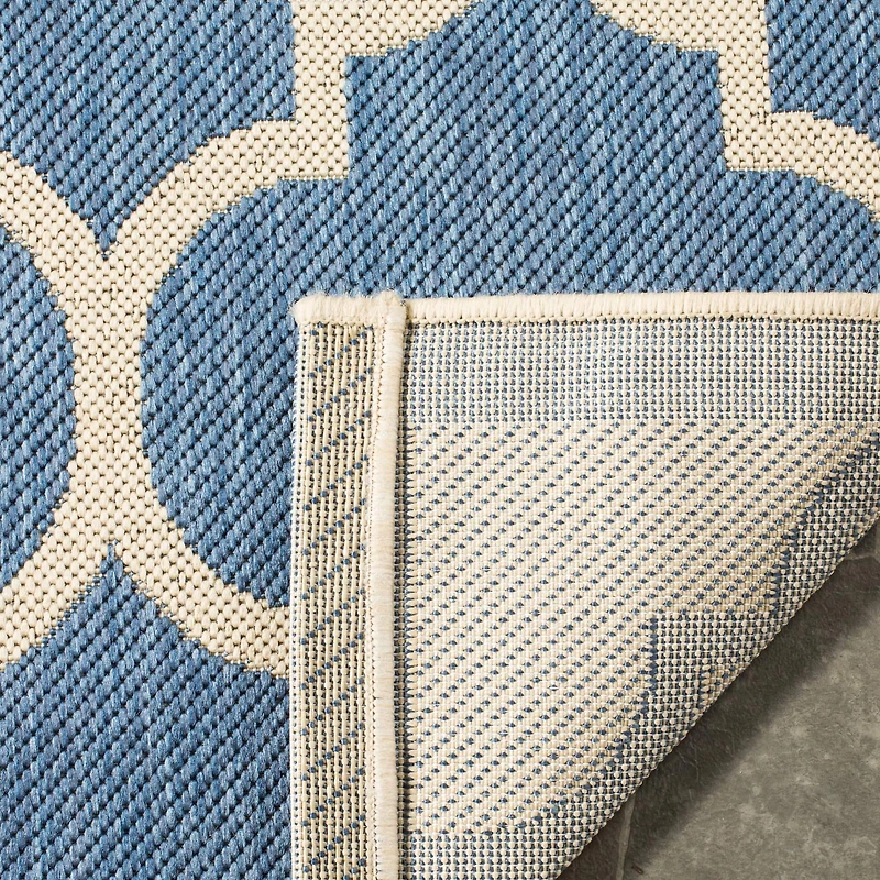 Courtyard Quatrefoil 4' X 4' Square Area Rug