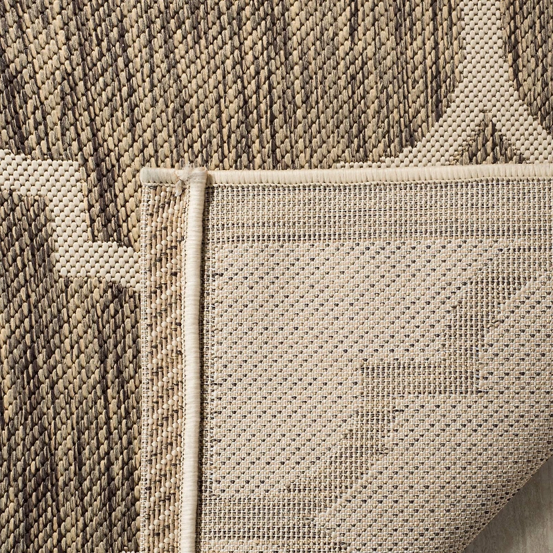 Courtyard Quatrefoil 5'-3" X 7'-7" Area Rug