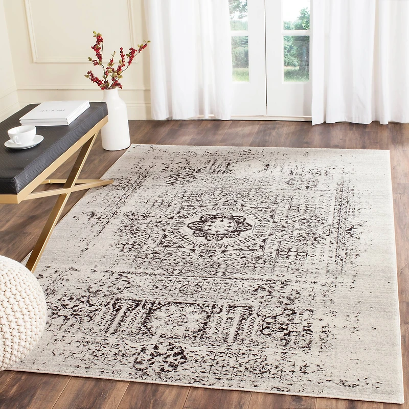 Evoke Point Medallion 4' X 6' Area Rug