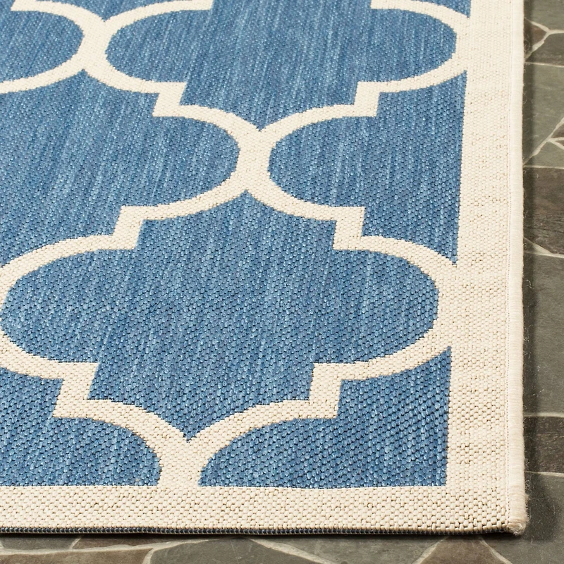 Courtyard Quatrefoil 4' X 4' Square Area Rug