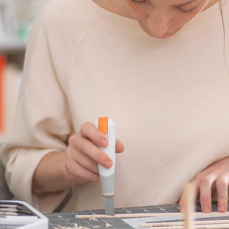 Fiskars® Heavy-Duty Easy Change Detail Knife