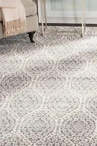 Valencia Modern Geo 4' X 6' Area Rug