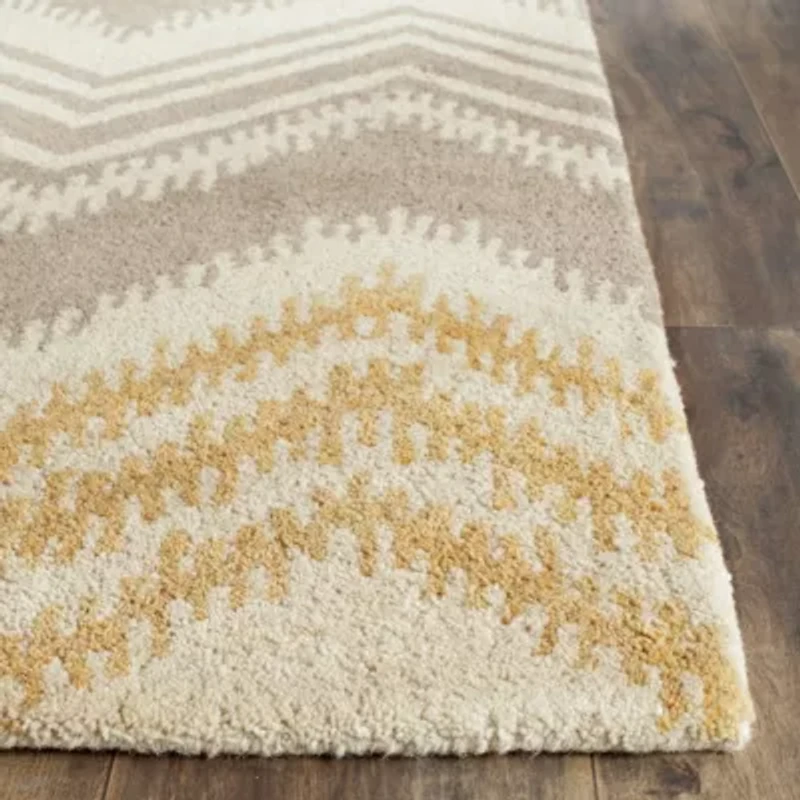 Safavieh Capri Collection Ronni Chevron Area Rug