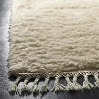 Safavieh Casablanca Collection Medici Solid Runner Rug