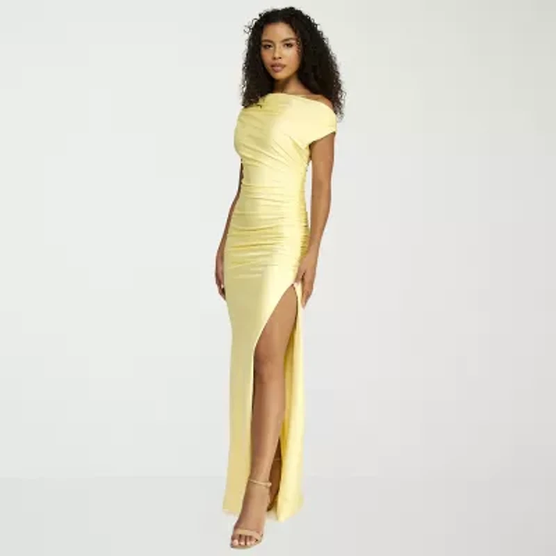 Premier Amour Womens One Shoulder Short Sleeve Fitted Gown