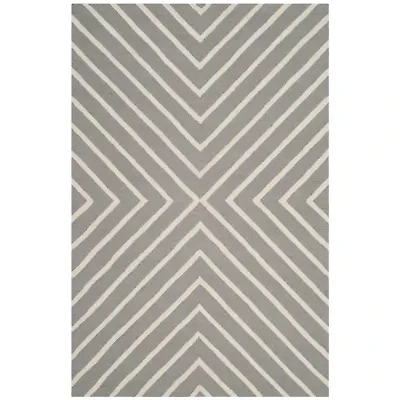Safavieh Kids Collection Seachlann Geometric Area Rug