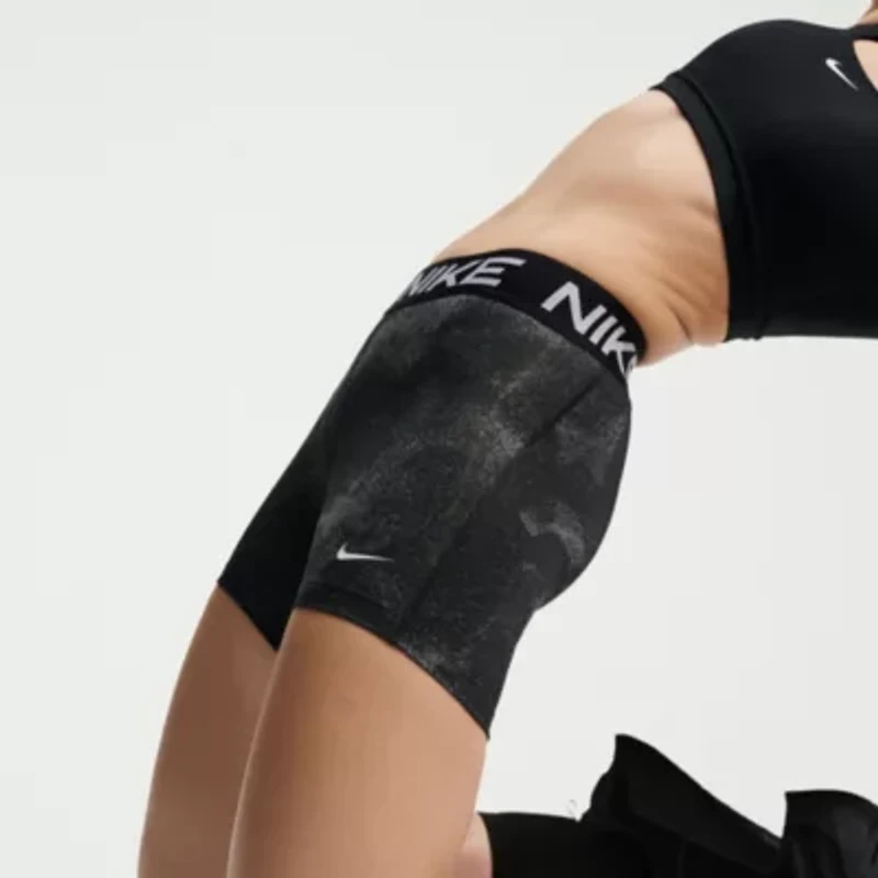 Nike Womens 5" Mid Rise Stretch Fabric Moisture Wicking Quick Dry Bike Short