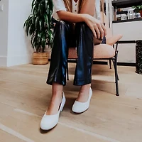 Journee Collection Saar Womens Round Closed Toe Block Heel Pumps