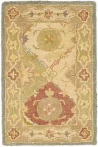 Safavieh Robena Traditional Area Rug