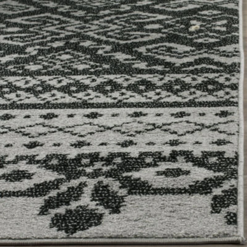 Safavieh Alicia Geometric Area Rug