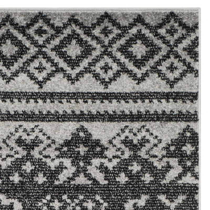 Safavieh Alicia Geometric Area Rug