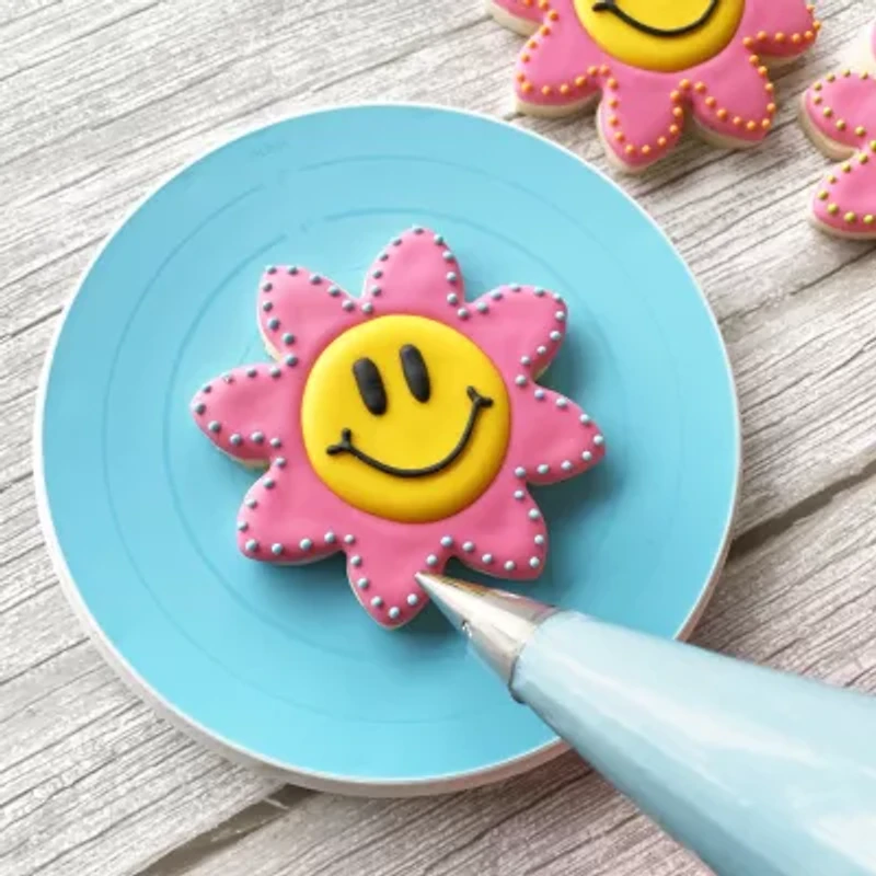 R&M International Llc Cake Decorating Kit