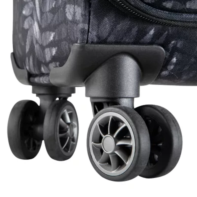 Skyway Everett 28 Inch Softside Lightweight Checked Spinner Luggage