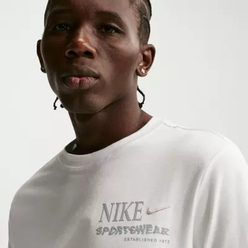 Nike Mens Crew Neck Short Sleeve Classic Fit Graphic T-Shirt