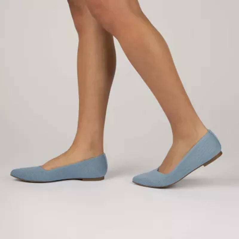 Journee Collection Minnah Womens Pointed Closed Toe Slip-On Shoe