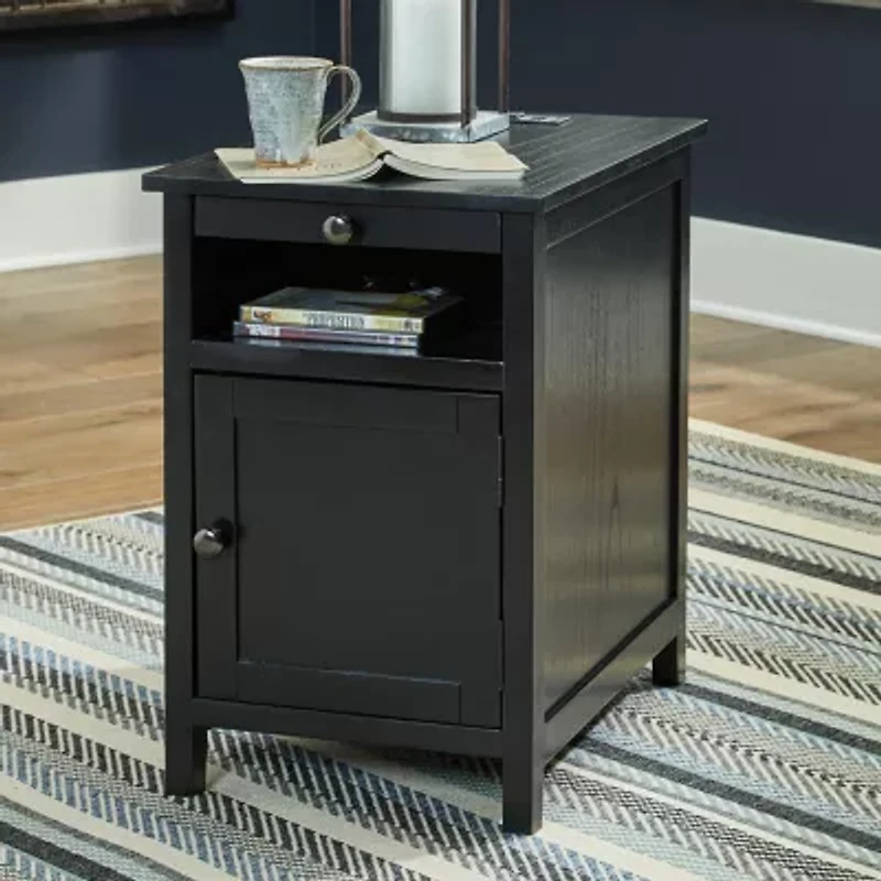Signature Design By Ashley Treytown Chairside Table