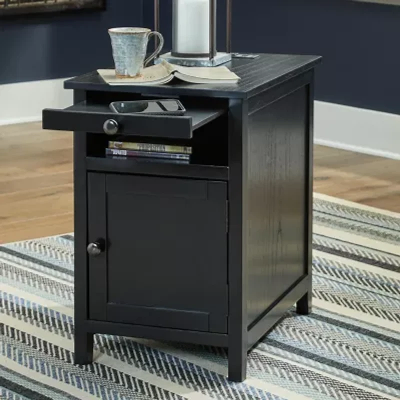 Signature Design By Ashley Treytown Chairside Table