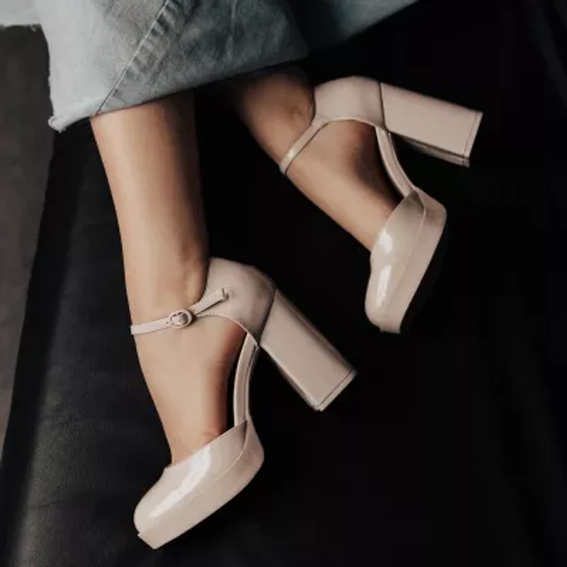 Journee Collection Samarr Womens Round Closed Toe Wedge Heel Pumps