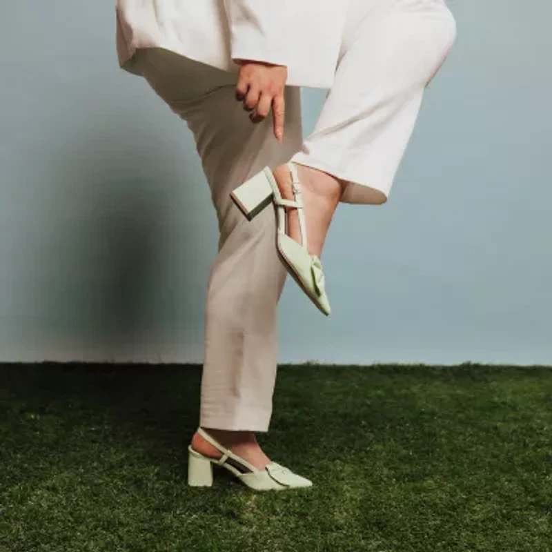 Journee Collection Tailynn Womens Pointed Closed Toe Block Heel Pumps