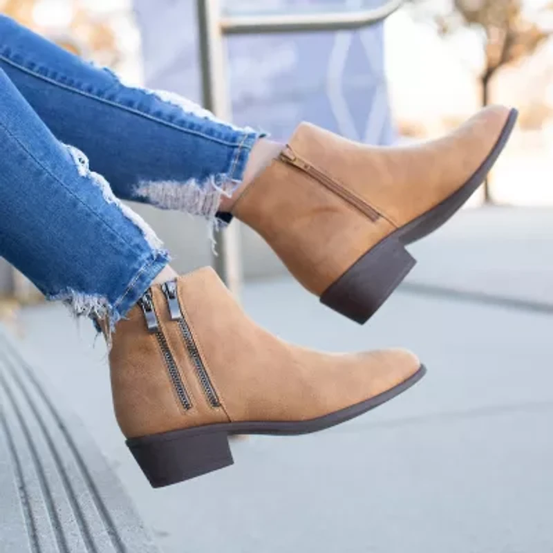 Journee Collection Womens Jayda Stacked Heel Booties