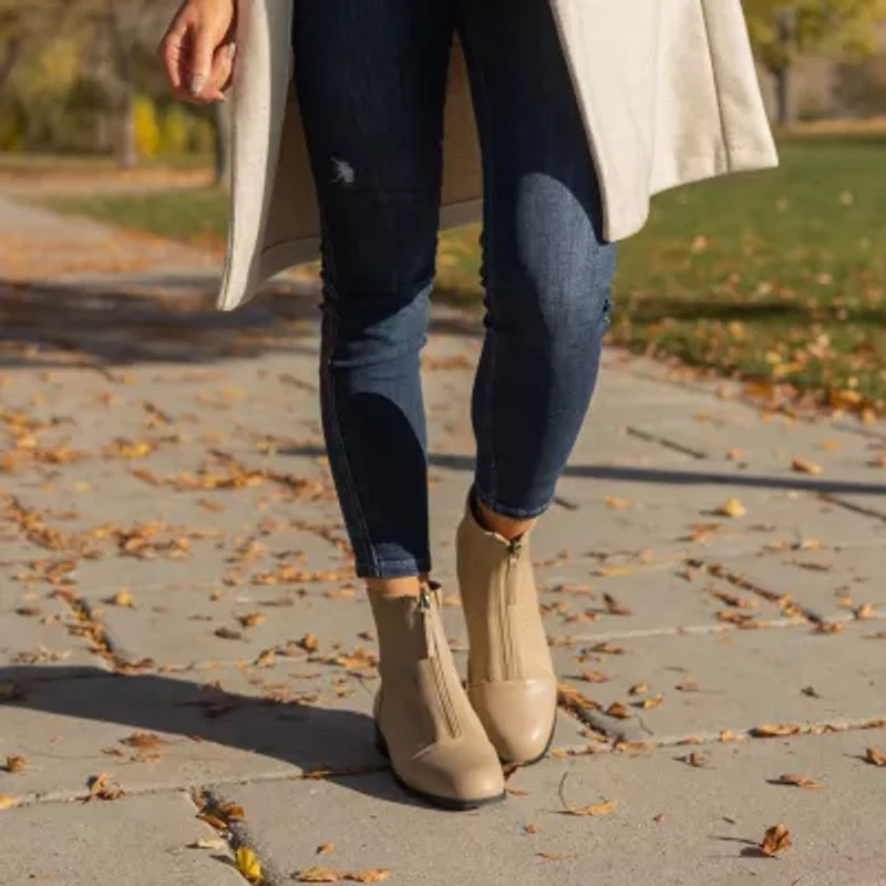 Journee Collection Womens Bexlie Stacked Heel Booties