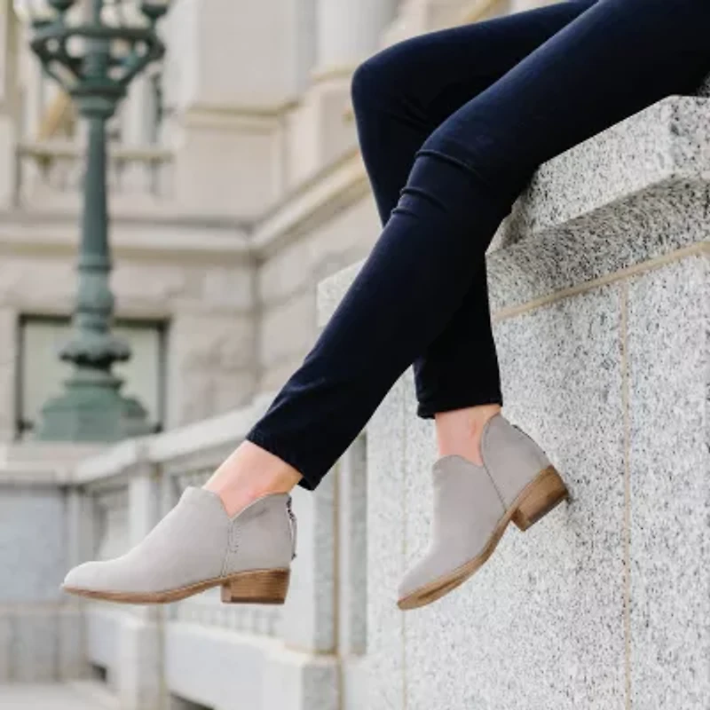 Journee Collection Womens Livvy Block Heel Booties