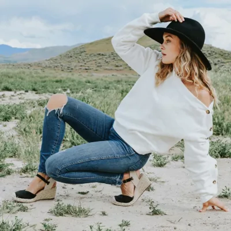 Journee Collection Ashlyn Womens Round Wedge Heel Pumps