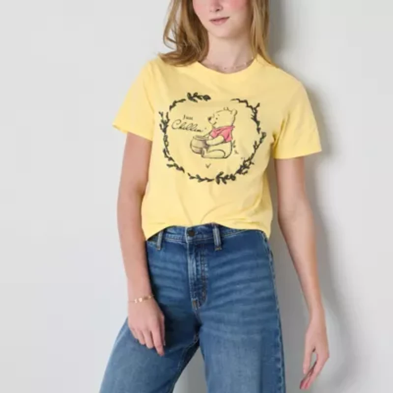Womens Juniors Crew Neck Short Sleeve Fitted Winnie The Pooh Graphic T-Shirt
