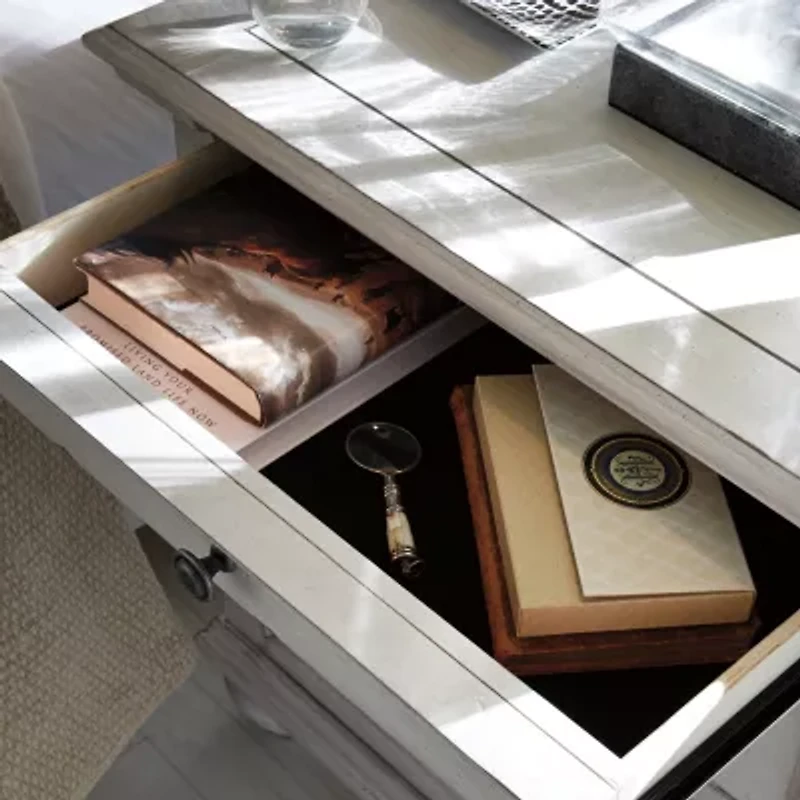 Signature Design by Ashley® Kaelyn 3-Drawer Nightstand