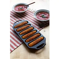 Lodge Cookware 6 Stick Cornstick Baking Dish