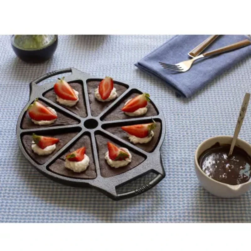 Lodge Cookware Wedge Pan Baking Dish