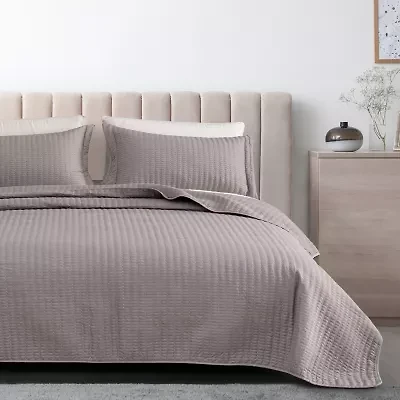 Linery Detailed Channel Stitch Reversible Quilt Set