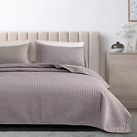 Linery Detailed Channel Stitch Reversible Quilt Set