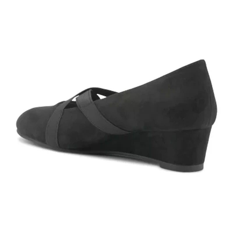 Mootsies Tootsies Kimmy Womens Almond Closed Toe Wedge Heel Pumps