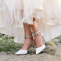 Journee Collection Loxley Womens Pointed Stiletto Heel Pumps