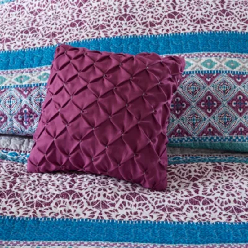 Intelligent Design Adley Reversible Quilt Set With Throw Pillows