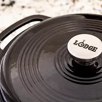 Lodge Cookware Dutch Oven