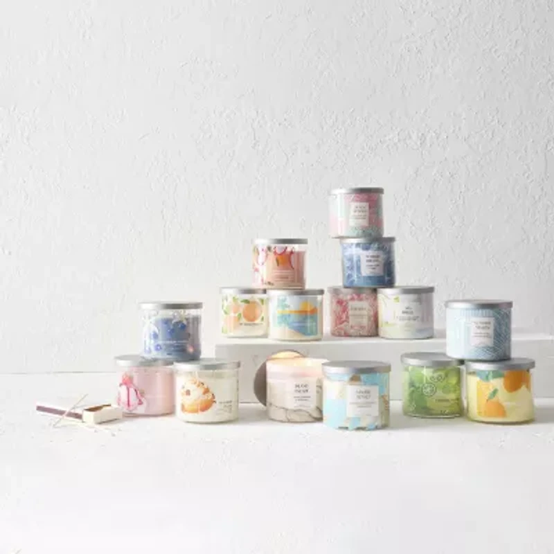 Distant Lands 14 Oz Summer Dreams 3-Wick Scented Jar Candle