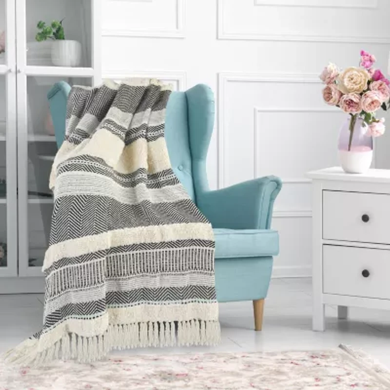 LR Home Eli Farmhouse Washable Throw