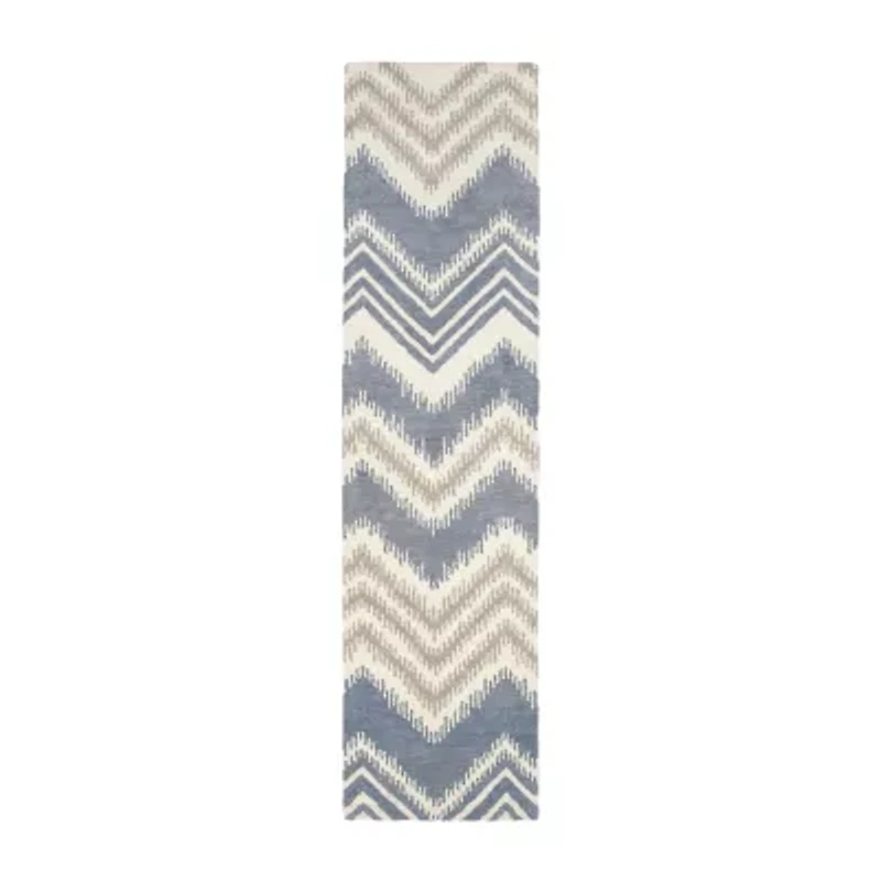 Safavieh Capri Collection Ronni Chevron Runner Rug