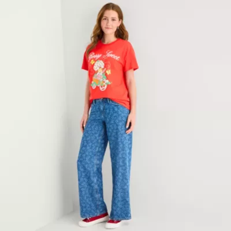 Womens Juniors Crew Neck Short Sleeve Oversized Strawberry Shortcake Graphic T-Shirt