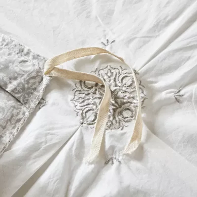 Madison Park Edna 4-pc. Duvet Set Medallion Reversible Cover